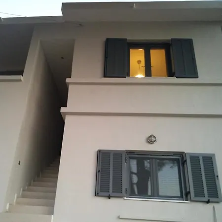 Tzanetos Pelagos Кипарисия